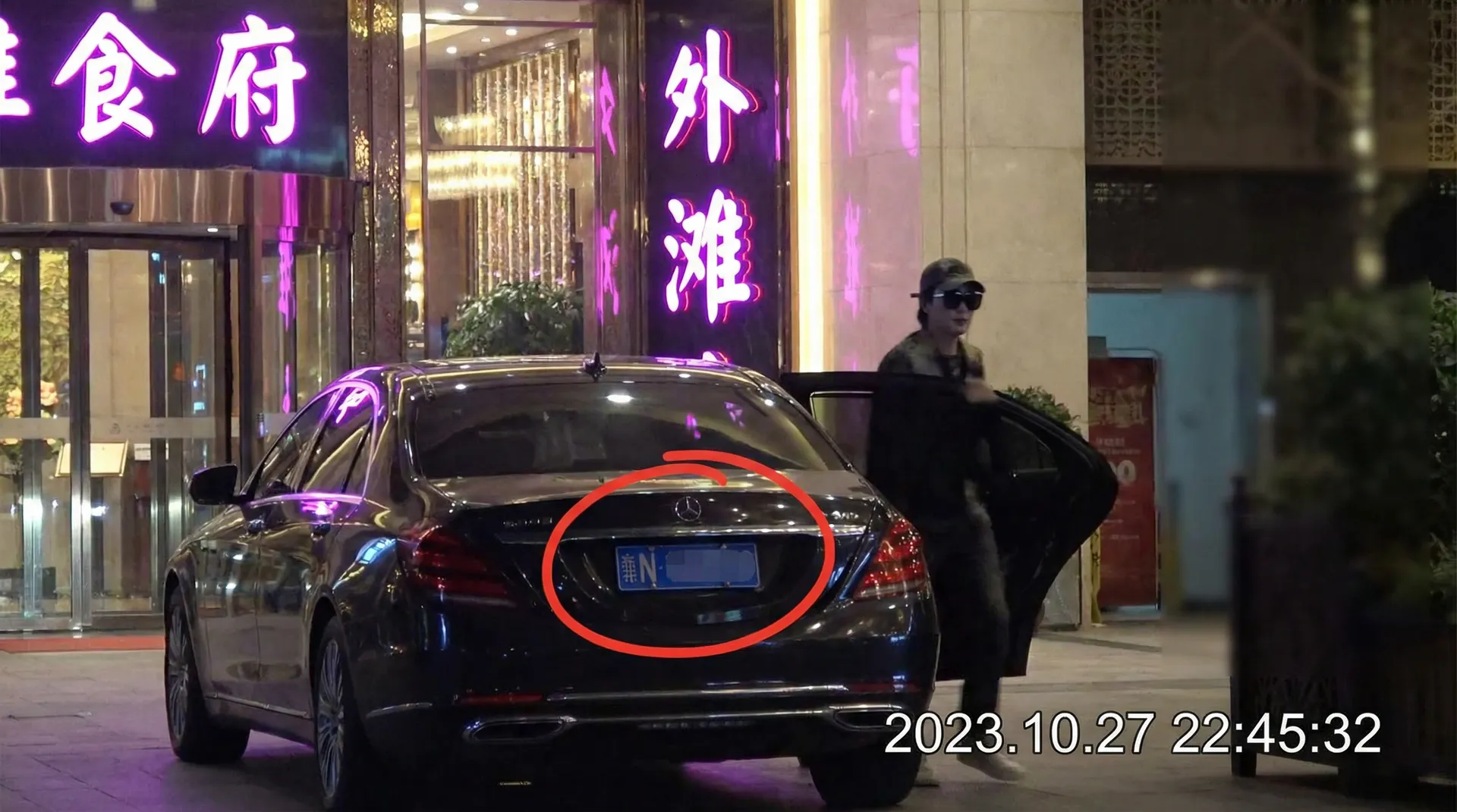 博业体育app - 豪车餐厅外偷拍